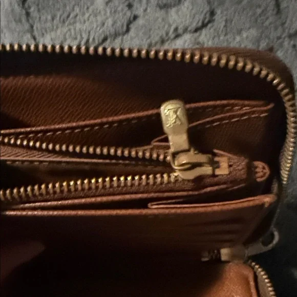 Louis Vuitton Brown and Gold Monogram Clutch - Picture 5 of 9